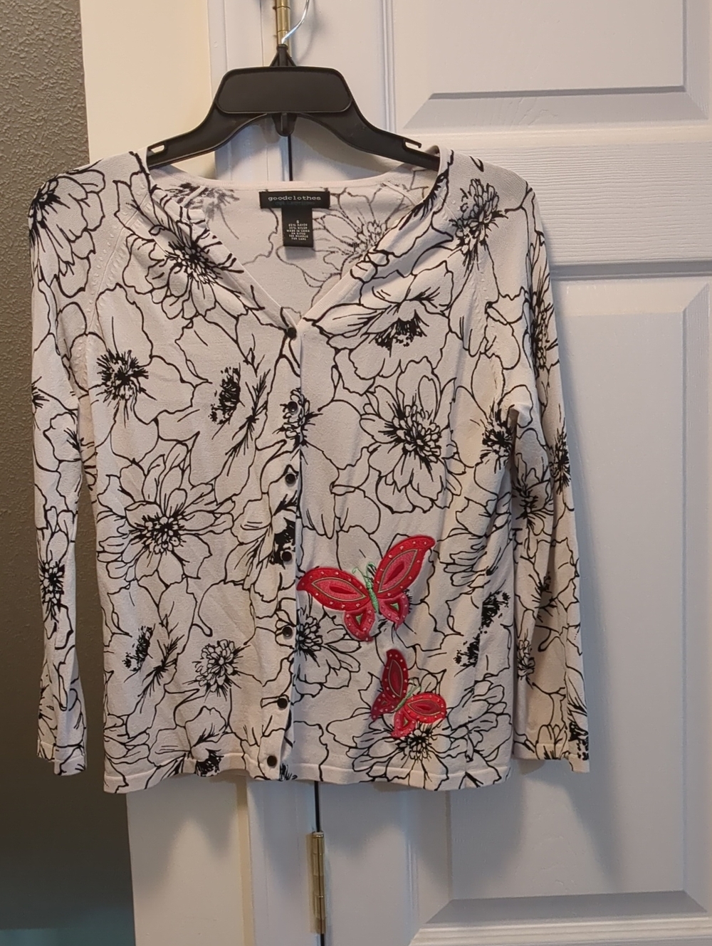 Y2K Casual Floral Button-Down Top with Pink Butterfly Appliqués